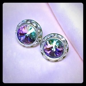 🍀 Iridescent Stud Rhinestone Earrings